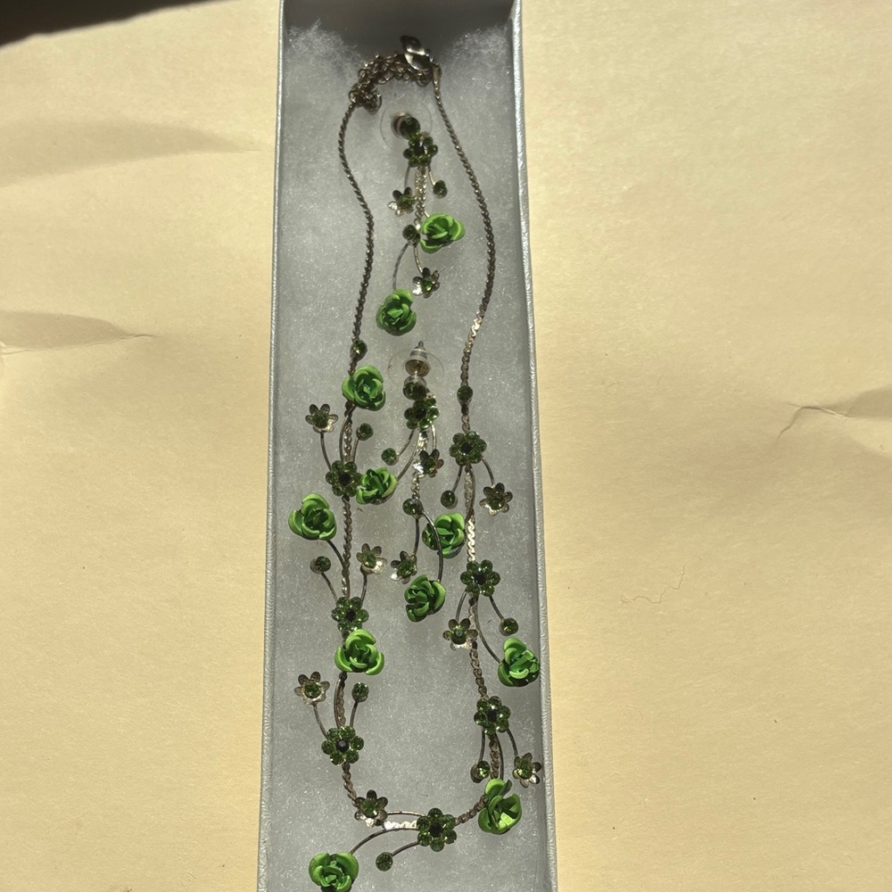 Floral Green Necklace and earrings